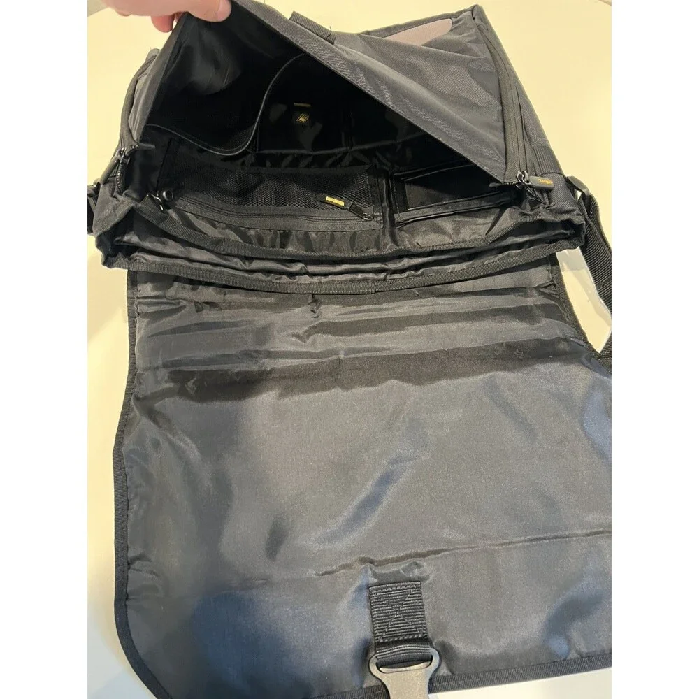 Targus Large Laptop Messenger Bag 17
